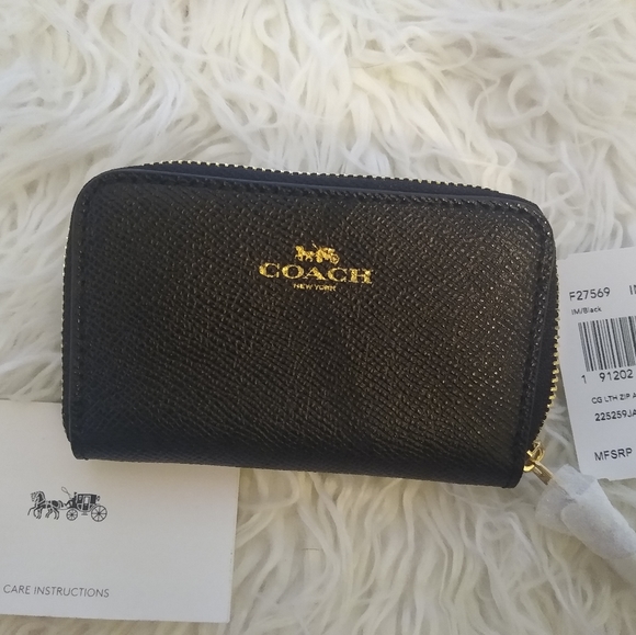 Coach Handbags - New coach card wallet.